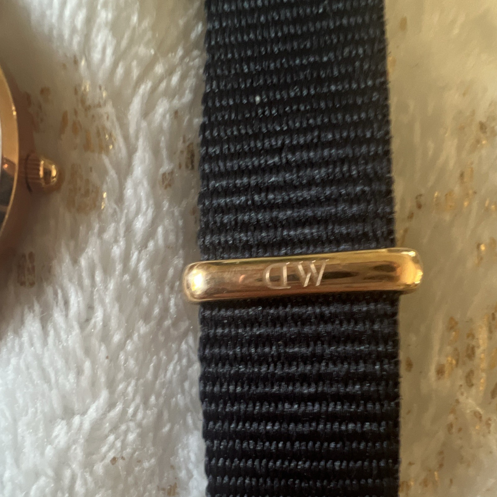 Daniel Wellington Quartz 32mm White Dial Rose Gold Mesh Watch + Black Strap