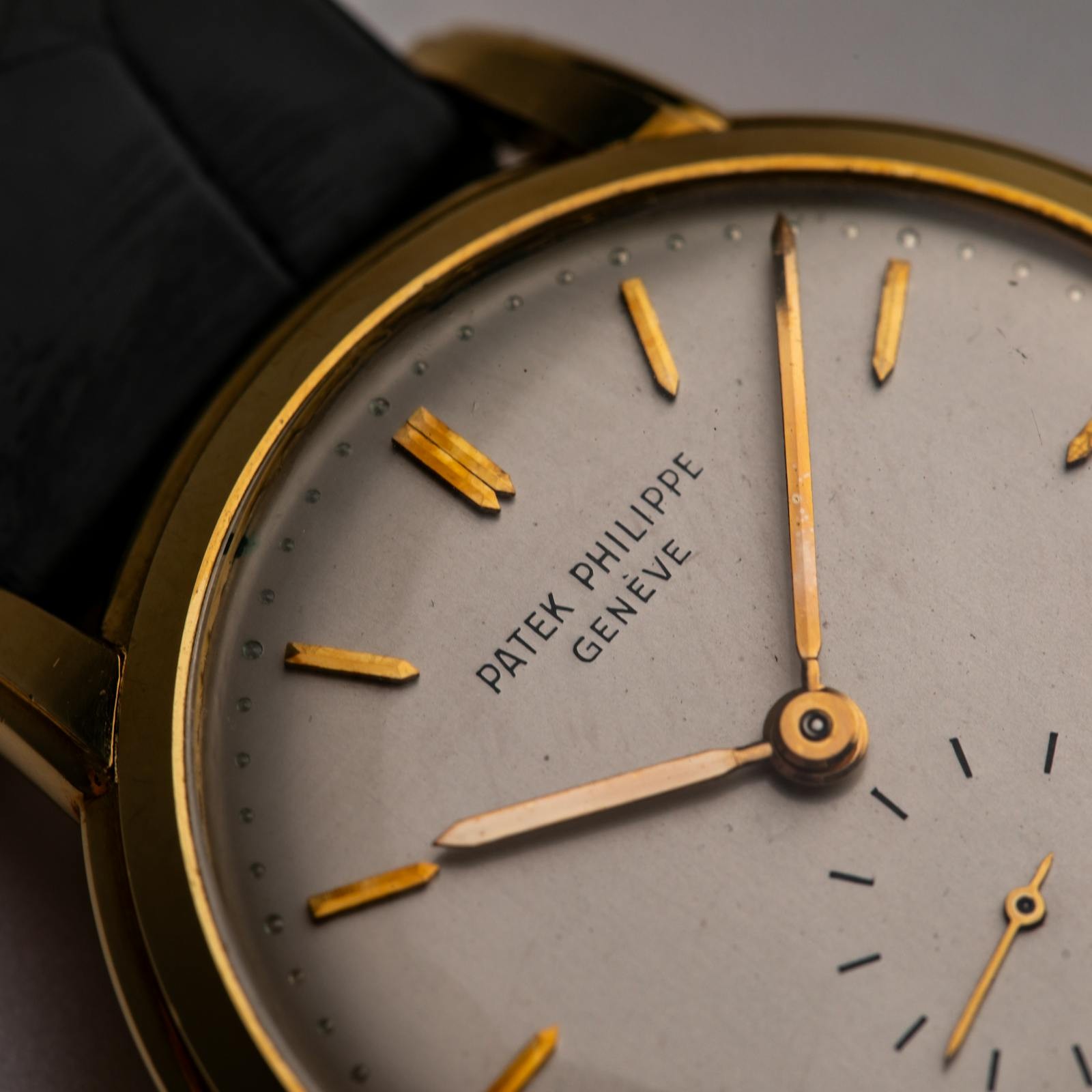 Patek Philippe Calatrava Yellow Gold Manual White Strap 32mm Watch 2484J