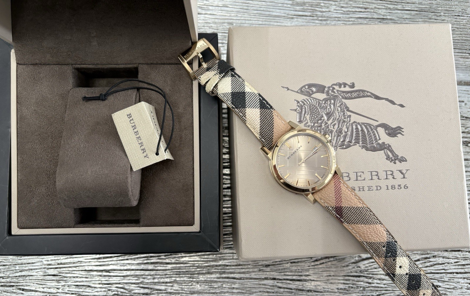 Burberry BU9026 Rose Gold Tone Women’s Watch Jewelry Great Condition