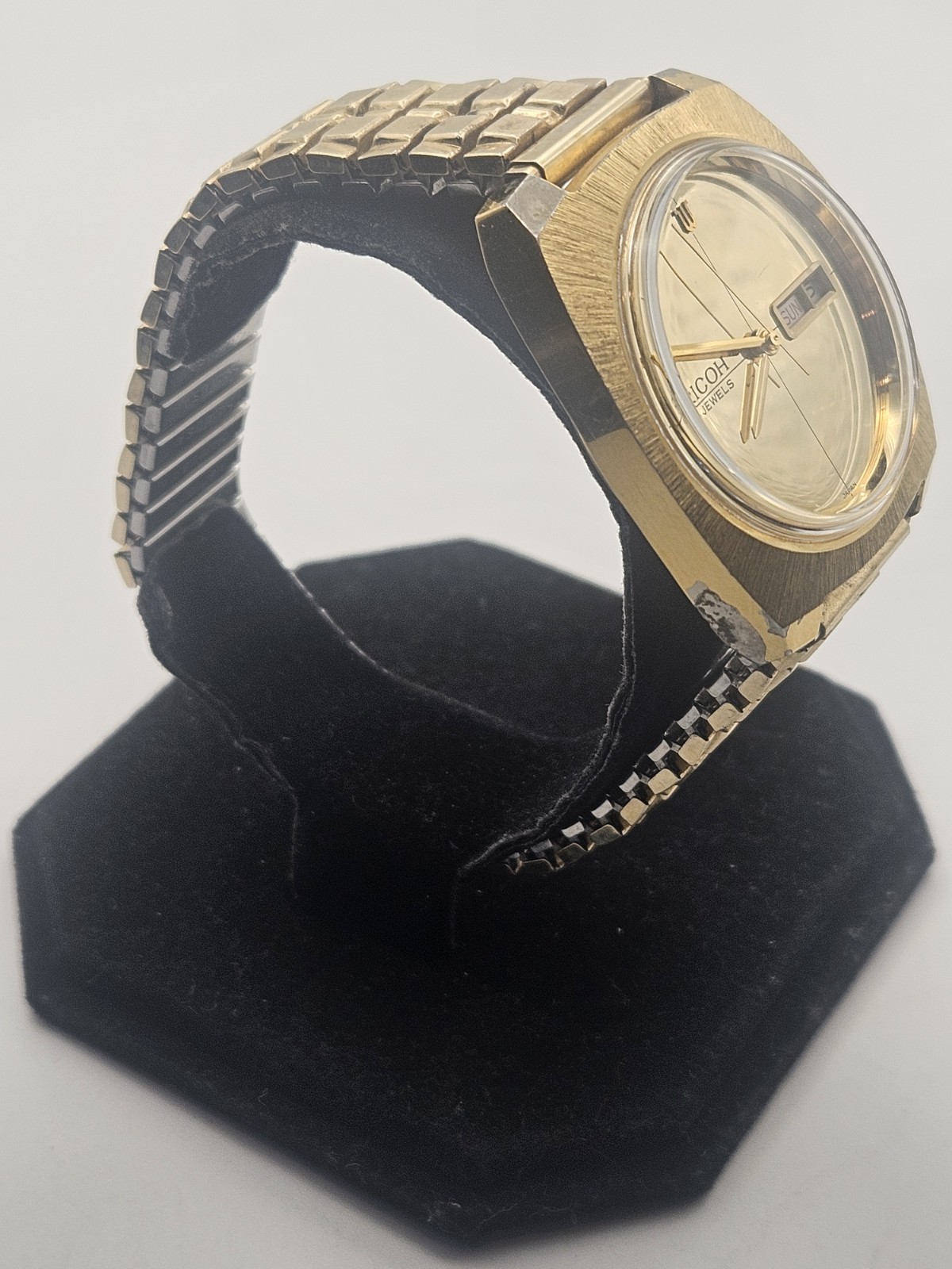 ​Vintage Ricoh 17J Automatic Watch – Eye-Catching Mirrored Gold Dial. Working