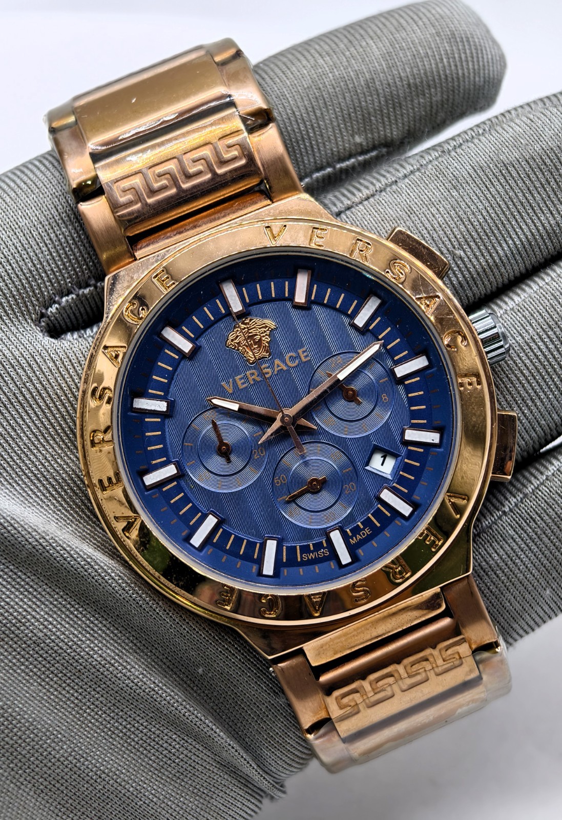 Fantastic Versace Chronograph Date Indicator Fix Bezel Men’s Wrist Watch