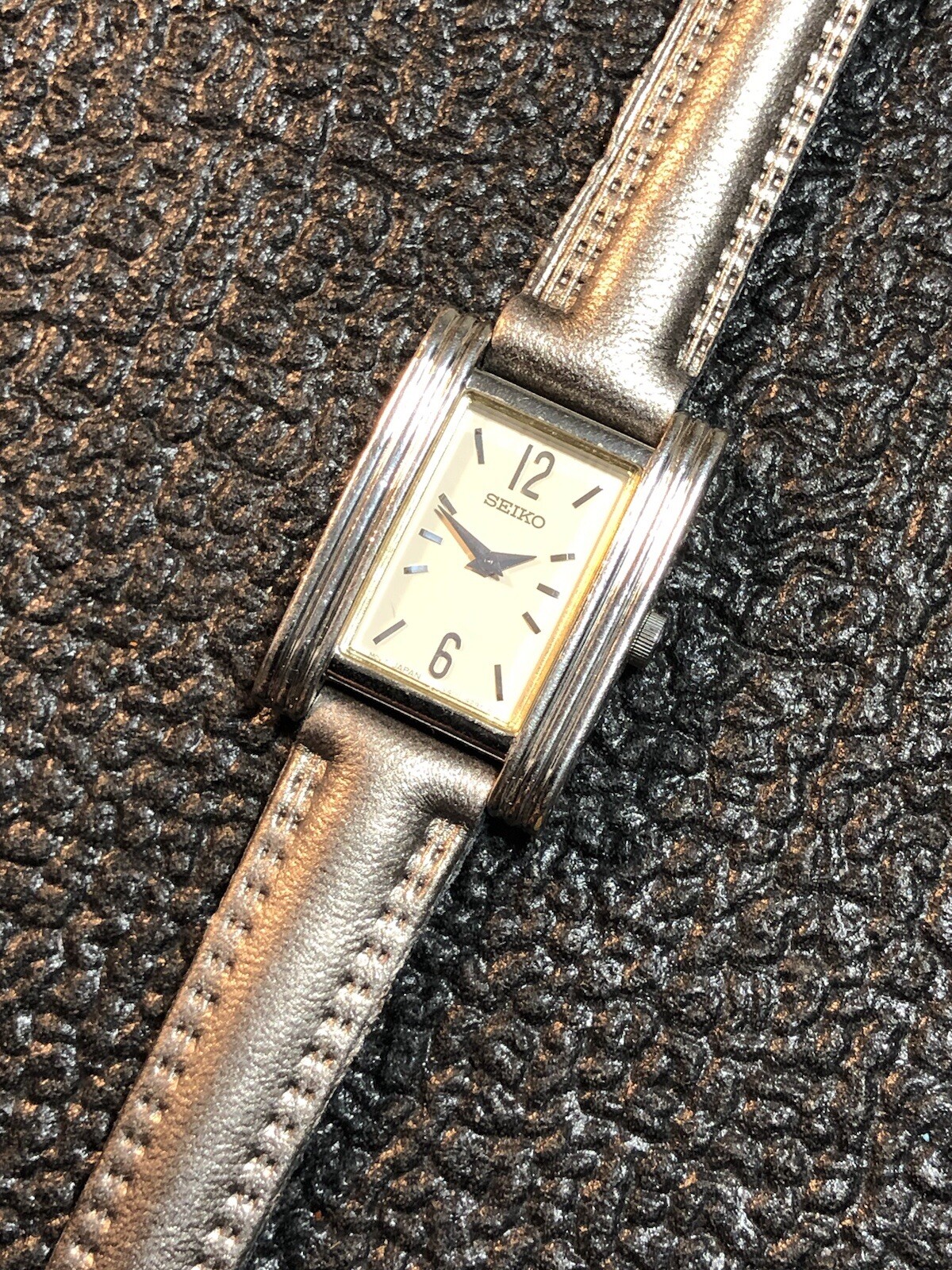 Vintage Seiko Women’s Rectangle Tank Silver Tone V400 Watch New Band/Battery