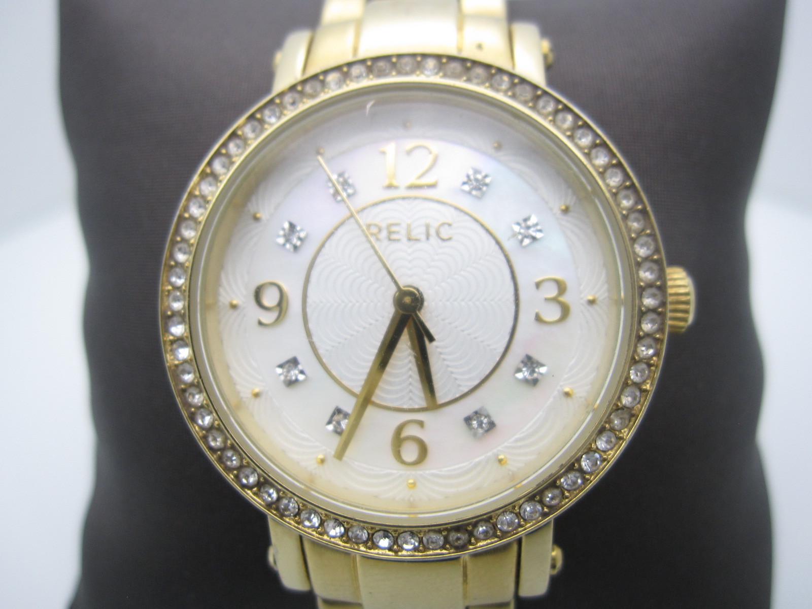 Women’s Relic 3 Jewels 30 Water Resistant Analog Dial Casual Watch (A890) 2W1L