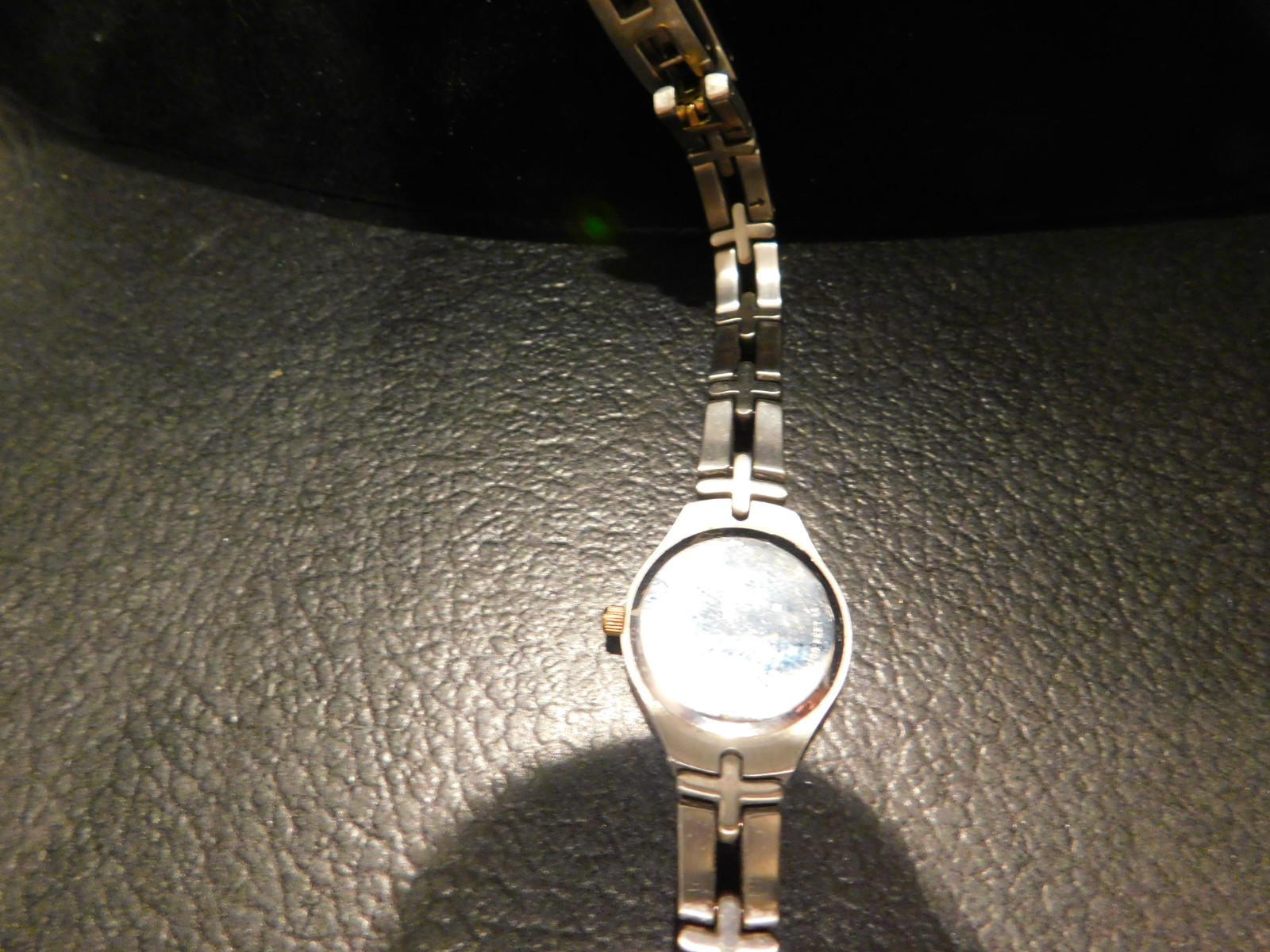 Fossil F2 ES-9439 Silver Tone Watch Runs Great Batt. Inst. 7/2/25
