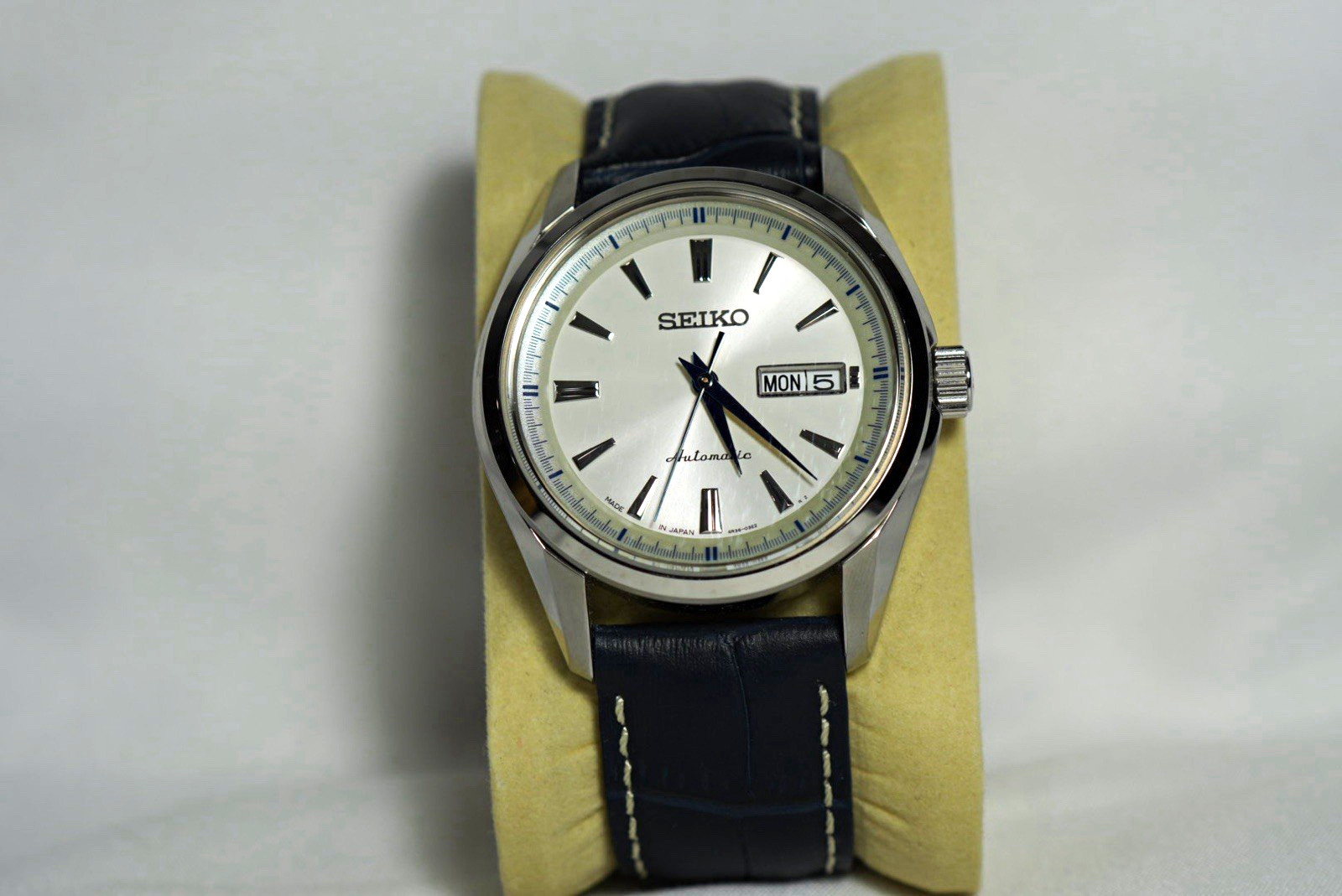 Seiko 5 Automatic Men’s Watch White Dial Day/Date 24J Blue Leather 36mm