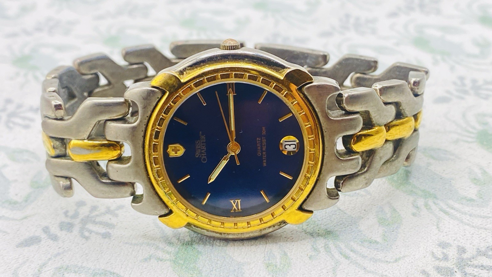 Swiss Charter BLUE DIAL Round Gold Silver Tone Swiss Movement 67-033-09 . Works