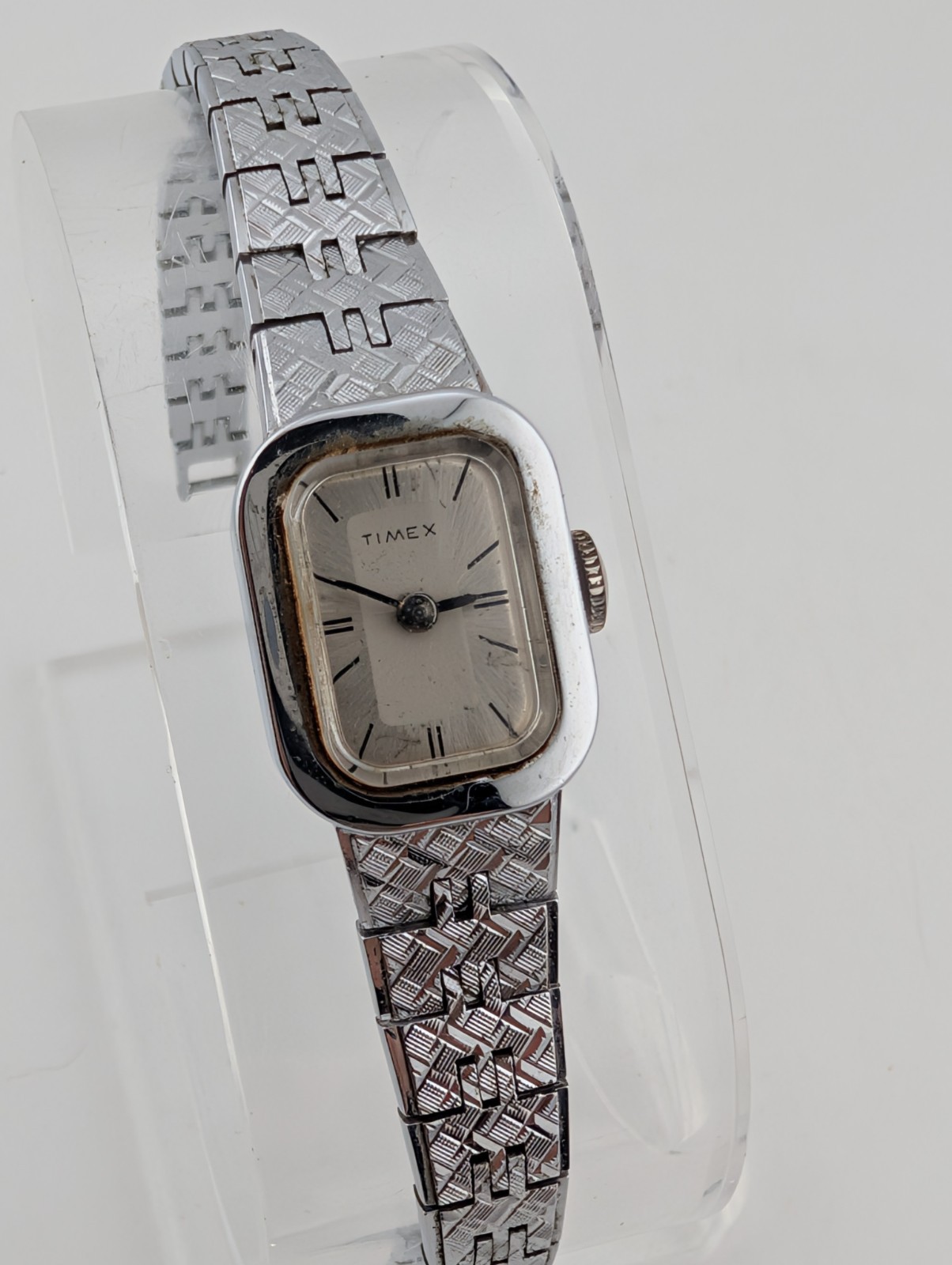 Vintage Timex Mechanical Women’s Watch 15mm Case Silver 6″ Band- Working