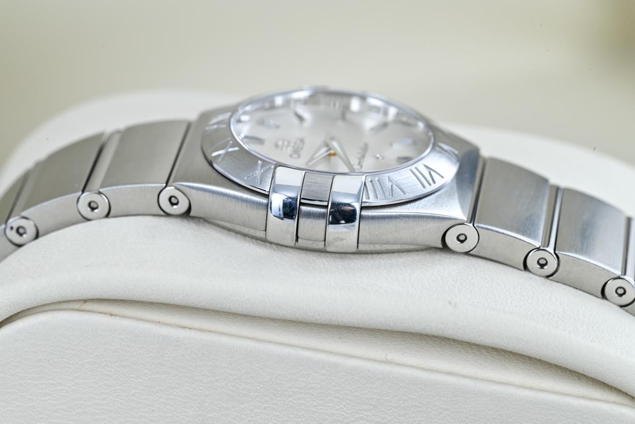 Ladies Omega Constellation Watch 123.10.24.60.02.001 – 24mm Silver Dial 2010