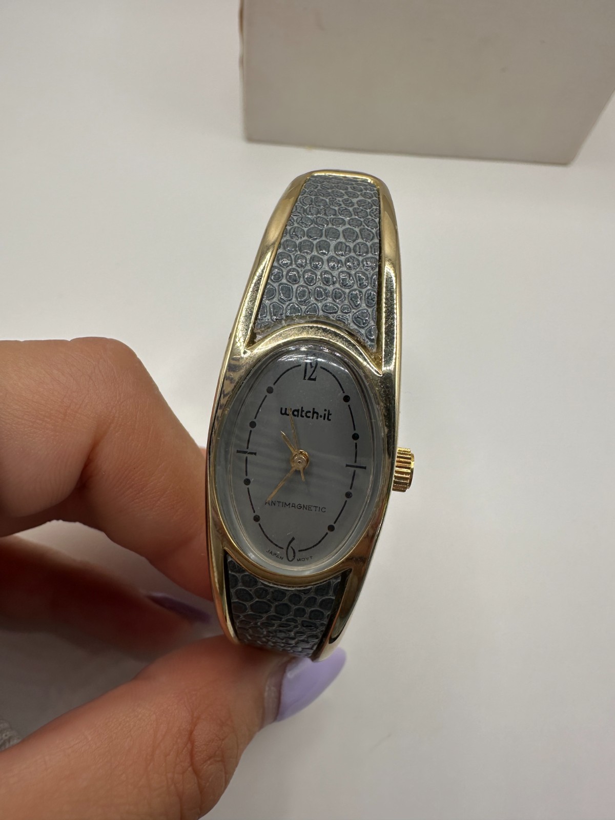 Vintage Watch-It Bangle Cuff Watch – Gray Textured Bracelet Quartz Wristwatch wi