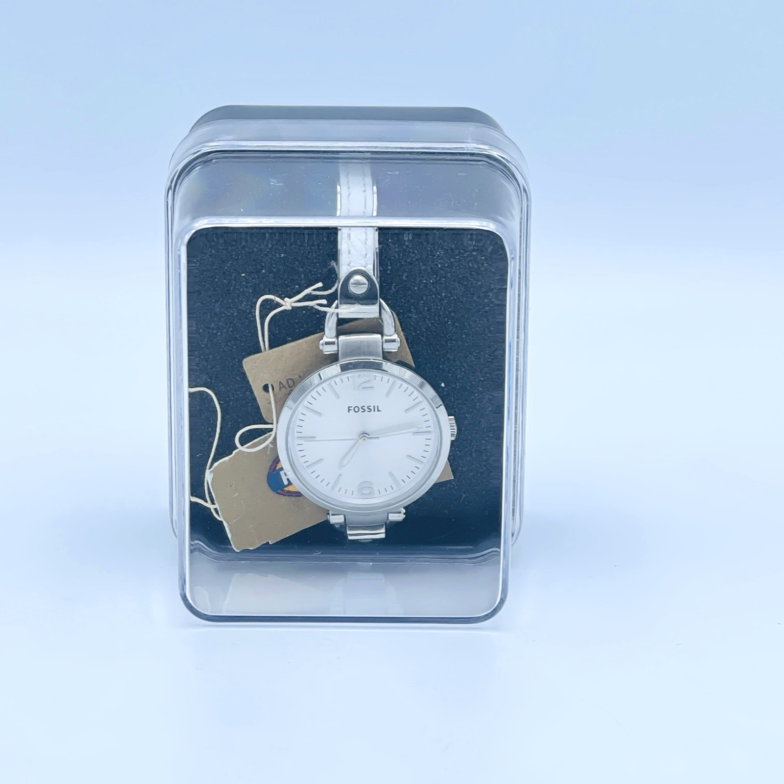 Women’s Fossil Watch Box Silver Tone White Leather NEEDS BATTERY Retail $115
