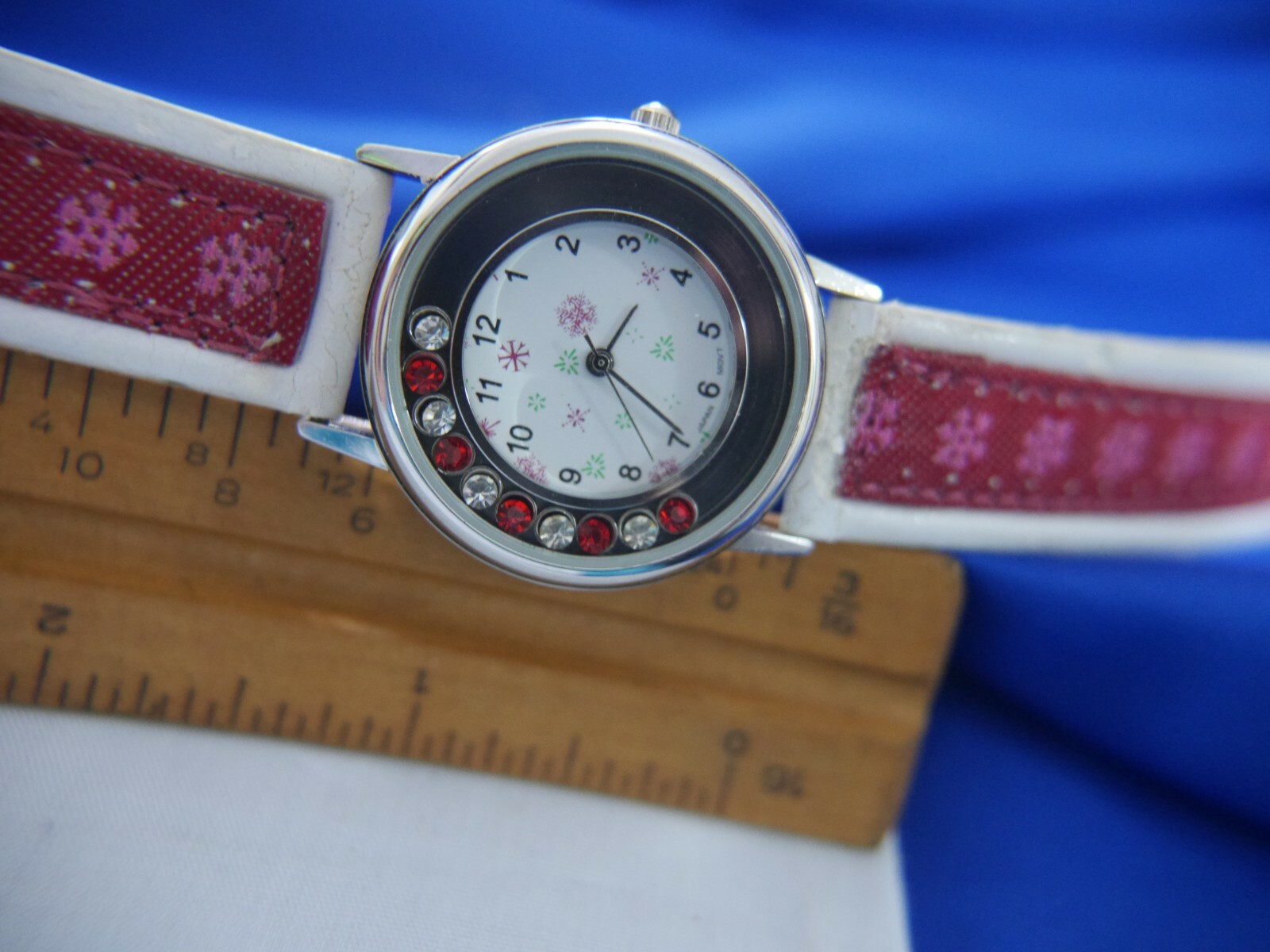 Sliding RED & CLEAR RHINESTONES snow CLOTH SILVERTONE watch works new battery