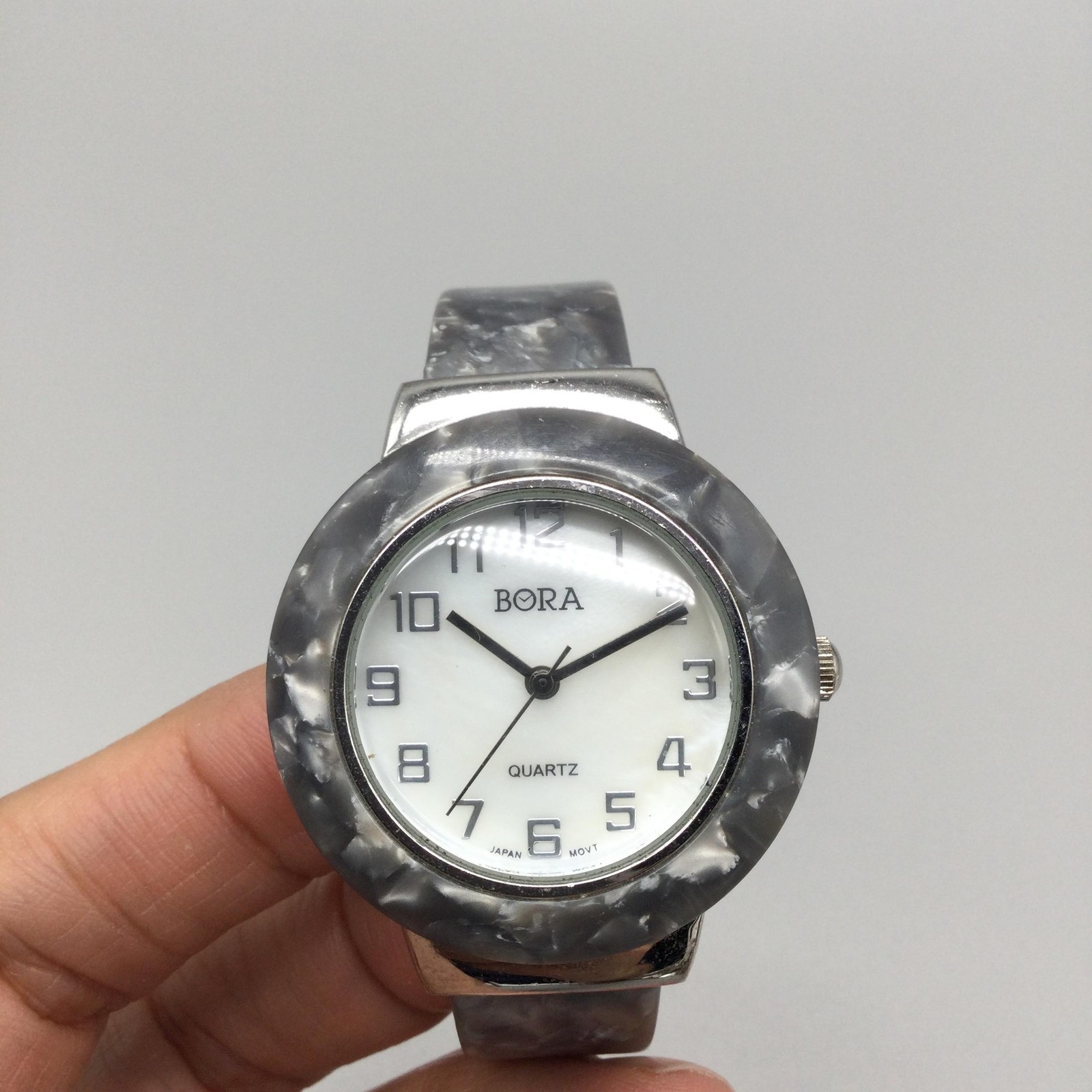 Bora Womens Watch 37mm White Dial Gray Marbled Resin Bangle New Battery