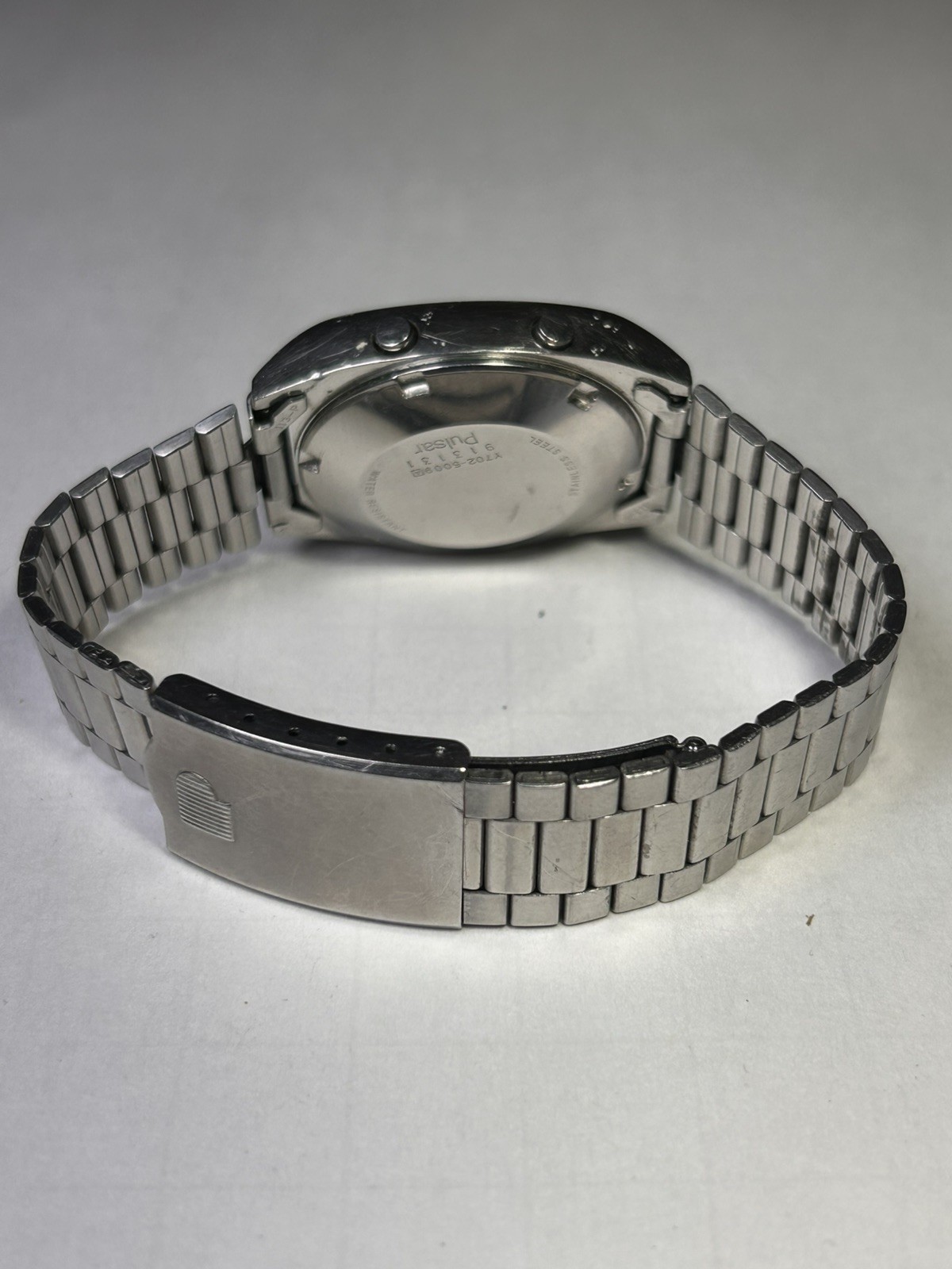 Vintage 1979 Pulsar Digital Quartz 34mm LCD Dial Y702-5009 Mens Sports Watch