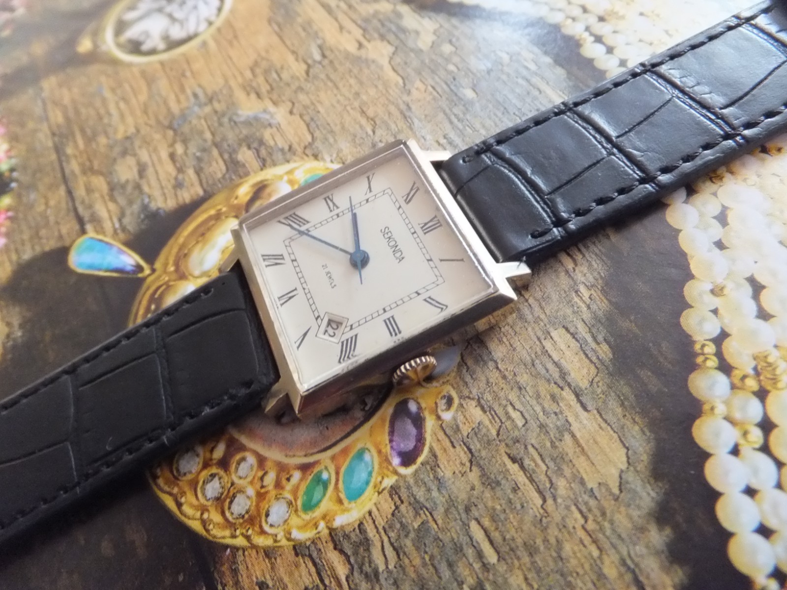 Chrome Plated Sekonda Tank Watch – Manual Winding – Excellent Time Keeper