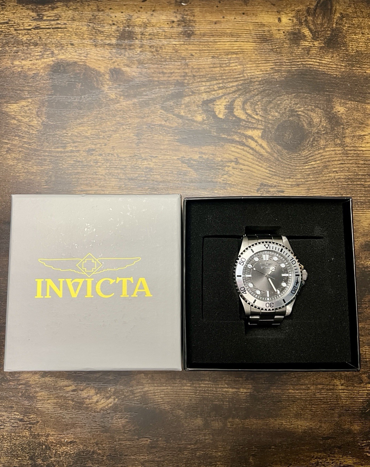 Invicta Pro Diver Men’s Quartz Diver Watch Black Dial Steel Bracelet w/Box