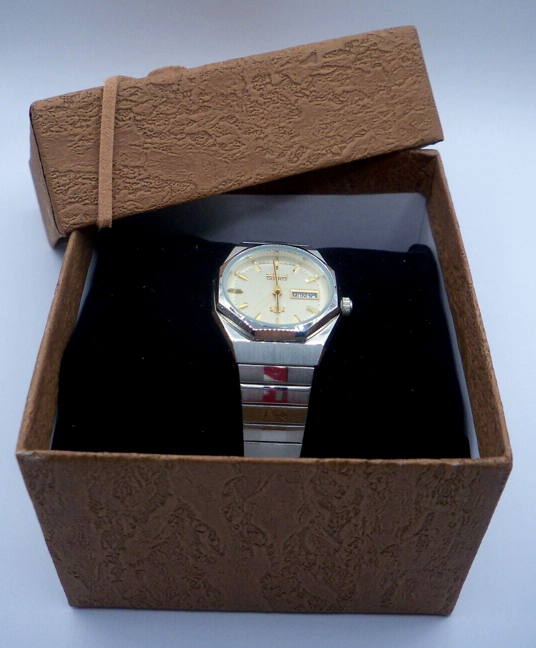 Citizen Ladies Watch 2000-943309 SMG Quartz Silvertone Day & Date, Stainless