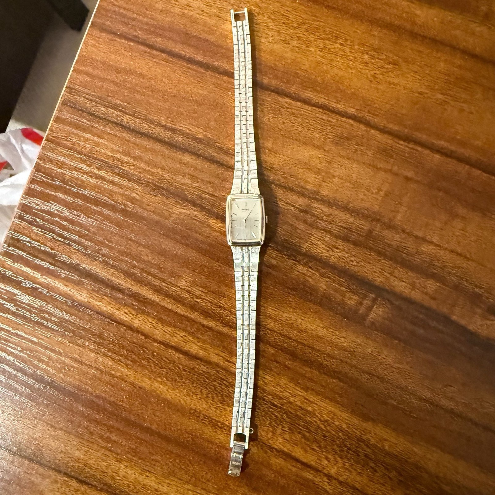 Vintage Seiko Quartz Women’s Rectangular Tank Watch with Silver-Tone Bracelet