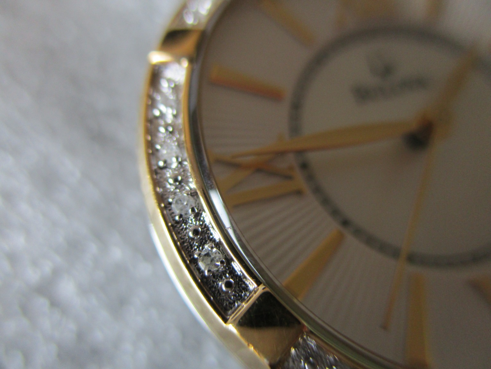 BULOVA LADIES DIAMOND BEZEL & MOP DIAL WATCH 2 TONE STAINLESS C637585 – NEW BATT