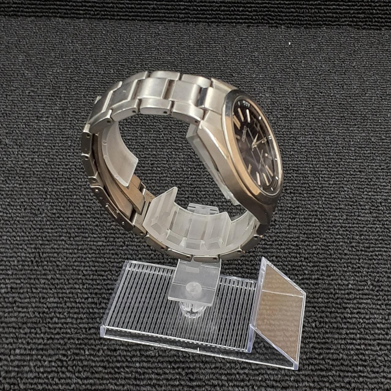 Quartz Wristwatch Model Number 7B24 OBHO SEIKO