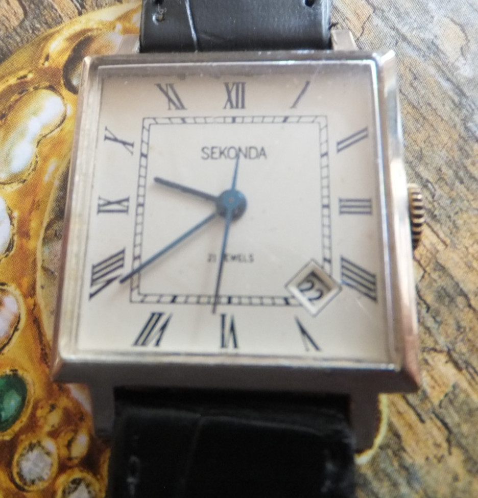 Chrome Plated Sekonda Tank Watch – Manual Winding – Excellent Time Keeper