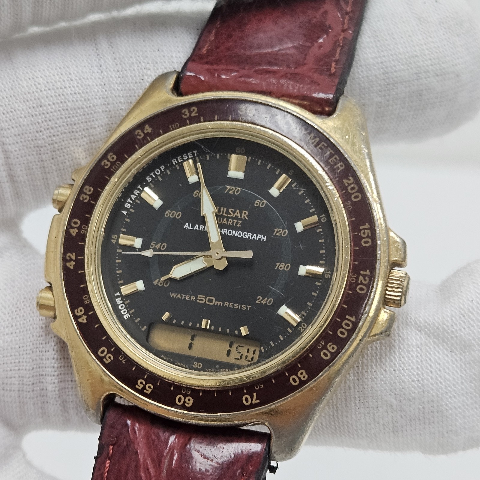 Vintage Pulsar V041-8020 Alarm Chronograph Jumbo 41mm Gold Tone Wristwatch