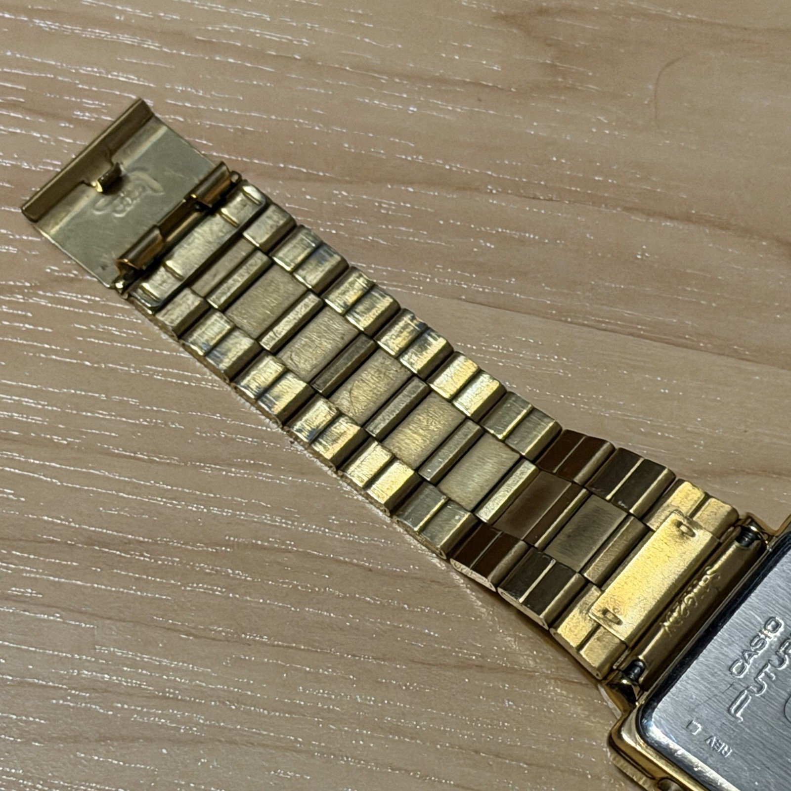 Casio Futurist LA-2002G Vintage Digital Watch 3118 Mod Gold Men’s 2002 *READ*